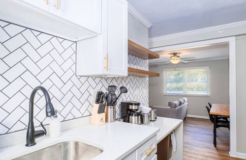 Cottage Line Apartment | Sojourn 2 BR Luxury Beach Side Suite Surf Suite