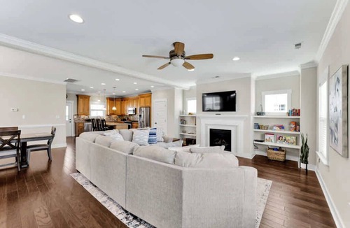 East Ocean View House | Sojourn Bay Haven Beach Home Steps to the Bay