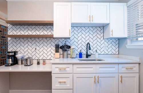 Cottage Line Apartment | Sojourn Beach Front Paradise Cove Suite