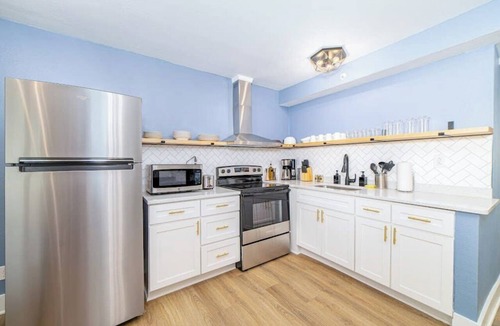 East Ocean View Apartment | Sojourn's Harborage Pelican Suite Near