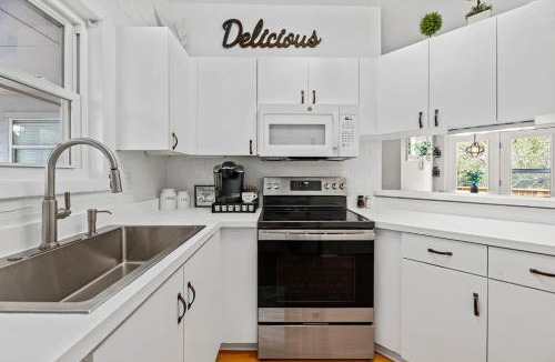 Colington House | Sojourn Stylish 2BD with Pool and Tennis