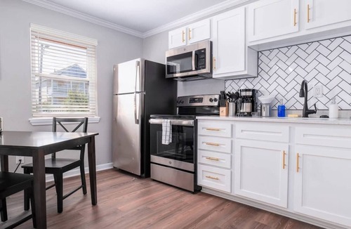 Cottage Line Apartment | Sojourn Tranquil 1 Bedroom Stand Alone Home