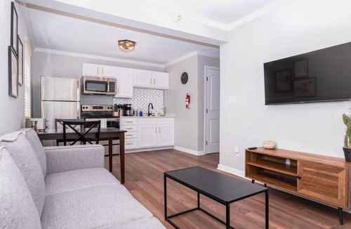 Cottage Line Apartment | Sojourn Tranquil 1 Bedroom Stand Alone Home