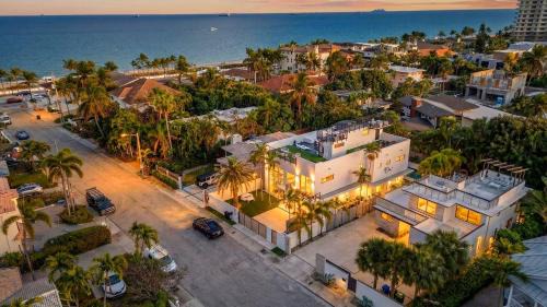 Birch Park Finger Streets House | Soleil Modern by AvantStay