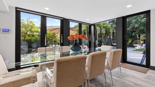 Birch Park Finger Streets House | Soleil Modern by AvantStay