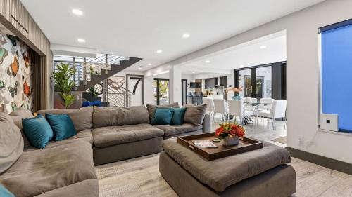 Birch Park Finger Streets House | Soleil Modern by AvantStay