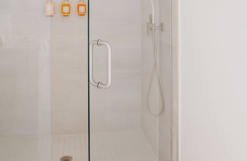 West Avenue Apartment | Sonder 17WEST | Three-Bedroom Apartment w/ Balcony