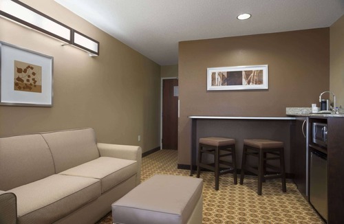 White Hall Hotel | Sonesta Essential Fairmont
