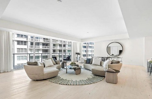 South Palm Beach Apartment | Sophisticated 2 Bedroom Oceanview Condo with Balcony