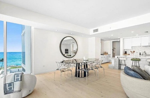 South Palm Beach Apartment | Sophisticated 2 Bedroom Oceanview Condo with Balcony