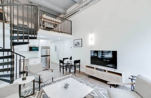 Center City East Apartment | Sosuite | 1BR Corner Loft w Park View, Gym, Lounge