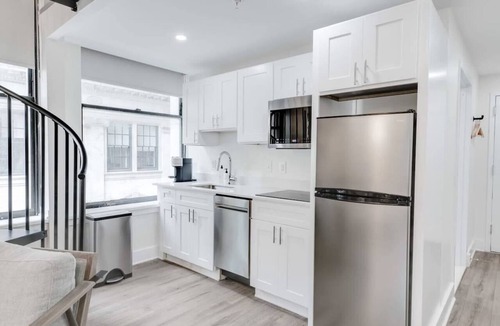 Center City East Apartment | Sosuite | 1BR Corner Loft w Park View, Gym, Lounge