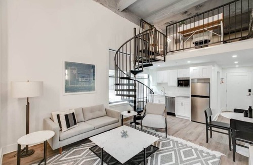 Center City East Apartment | Sosuite | 1BR Corner Loft w Park View, Gym, Lounge