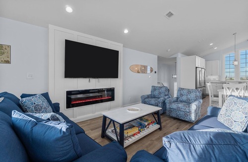 Avon House | Soundfront 10BR with Pool & Hot Tub- Perfect for Large Groups ★