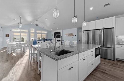 Avon House | Soundfront 10BR with Pool & Hot Tub- Perfect for Large Groups ★