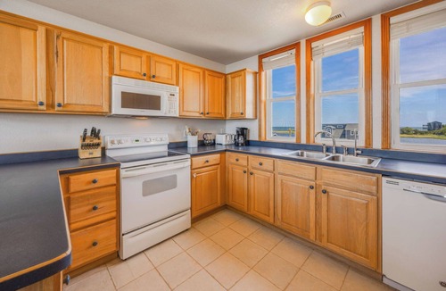 Brigands' Bay House | Soundfront Dog Friendly Home w/Hot Tub and Windsurfing Access