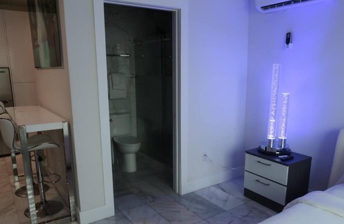 South Beach Apartment | South Beach 2 Room Unit - 4 Minute Walk to Beach!