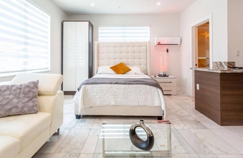 South Beach Apartment | South Beach 2 Room Unit - 4 Minute Walk to Beach!