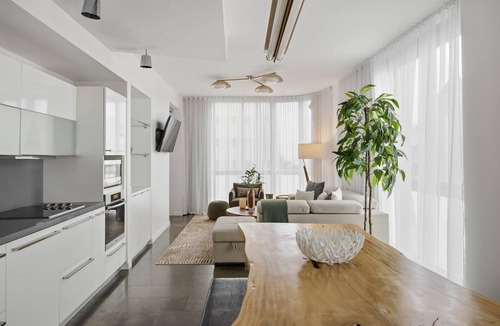 City Center Condo | South Beach Suite Steps to Beach
