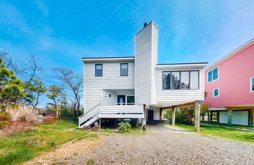 Sandpiper Pines House | South Bethany home with private outdoor areas & great location near the beach