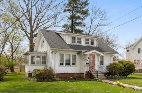 South Euclid House | South Euclid Joy - 5BR Home