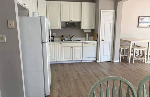 Ocean View Condo | South Hampton townhome with shared pool & tennis courts