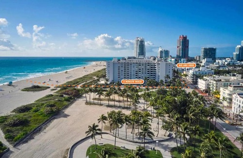South Pointe Apartment | South of Fifth Studio Steps to Beach on Ocean Drive