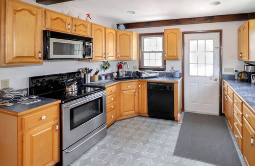 Piney Island House | Southern Exposure | Assateague Channel Waterfront Ranch w/Deep-Water Pier, Screened Porch & Dock
