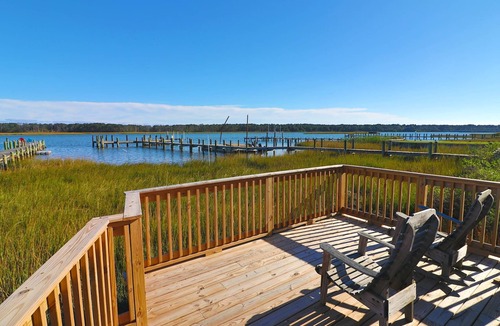 Piney Island House | Southern Exposure | Assateague Channel Waterfront Ranch w/Deep-Water Pier, Screened Porch & Dock