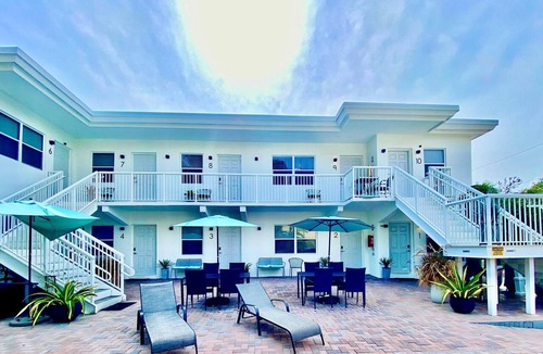 Hollywood South Central Beach Condo | Southwinds #2 for 3, King Studio for 3 w/Kitchen