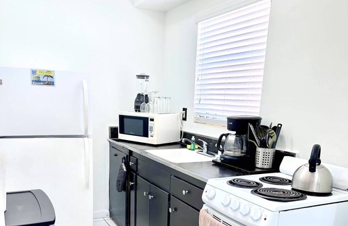 Hollywood South Central Beach Condo | Southwinds #6 for 3 Just Steps from the beach