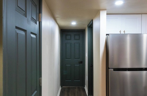 Wynnefield Heights Apartment | Spa Bath 20 Min to Lincoln Financial Field + Dedicated Parking + City Access