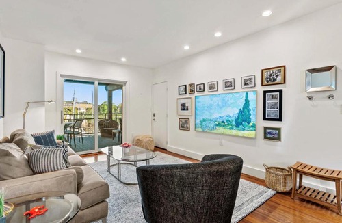 Eastport House | Spa Creek Waterfront Pool & Parking