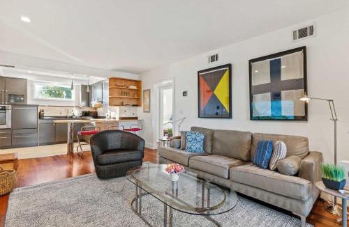 Eastport House | Spa Creek Waterfront Pool & Parking