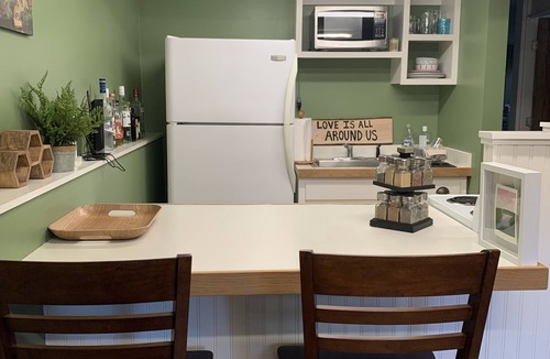 Lagoon Heights Apartment | Spacious 1 Bedroom Apt - 3 min Walk to the Beach!