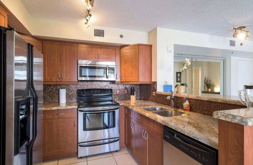 Aventura Condo | Spacious 2 bedrooms with Water Views