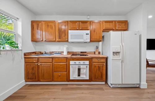 Sailboat Bend Apartment | Spacious 2 BR Sailboat Bend