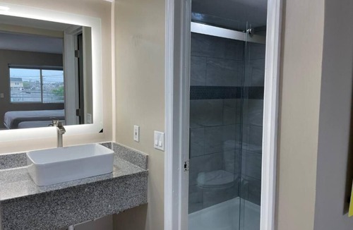 Seaside Heights Hotel | Spacious 2 King Bed Suite Near Seaside Heights Beach - Sleeps 6, Free Wi-Fi, AC and Family-Friendly Comfort Retreat