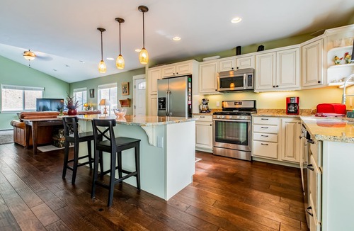Woods Bay House | Spacious 2-Story Close to Lake-Marina-Fishing; 3 dogs-A/C-Mountain View