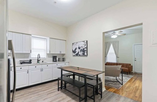 North Bergen Apartment | Spacious 2BR - 15m to Times Square - FREE Parking