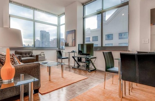 Hudson Exchange Apartment | Spacious 2BR | Full Kitchen | Minutes to PATH | Jersey City by GLS