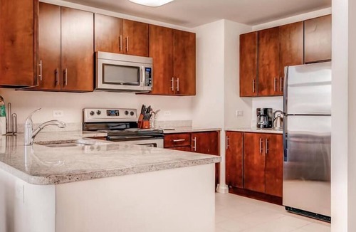 Hudson Exchange Apartment | Spacious 2BR | Full Kitchen | Minutes to PATH | Jersey City by GLS