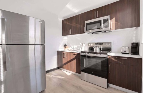 Poinciana Park Apartment | Spacious 2BR Minutes to Beach, Airport & Las Olas