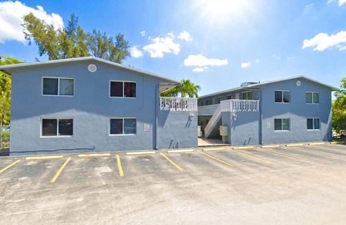 Poinciana Park Apartment | Spacious 2BR Minutes to Beach, Airport & Las Olas