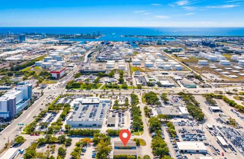 Poinciana Park Apartment | Spacious 2BR Minutes to Beach Airport & Las Olas
