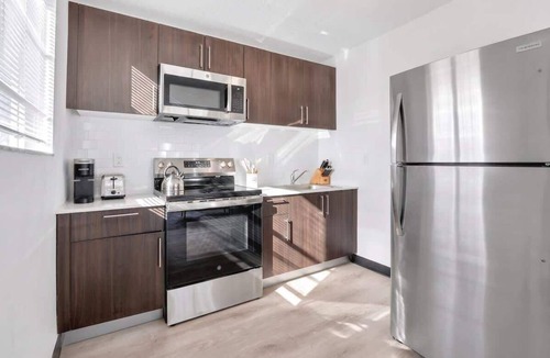 Poinciana Park Apartment | Spacious 2BR Near Beach, Airport & Las Olas