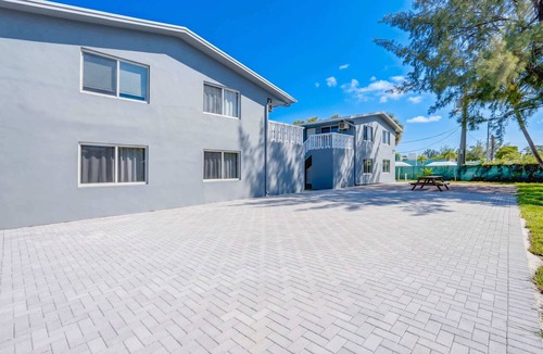Poinciana Park Apartment | Spacious 2BR Near Beach, Airport & Las Olas