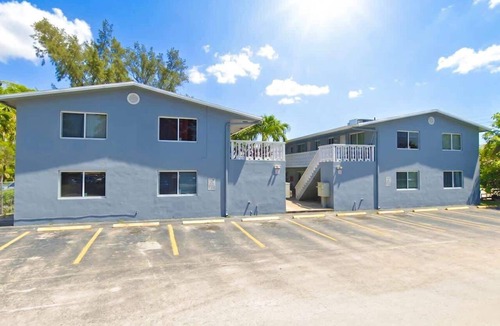 Poinciana Park Apartment | Spacious 2BR Near Beach, Airport & Las Olas