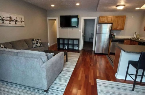 South Side Slopes House | Spacious 2BR South Side Retreat | Free Parking | Fast WiFi