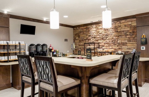 Hollywood Apartment | Spacious 2BR Suite Near FLL | Pool + Hot Breakfast